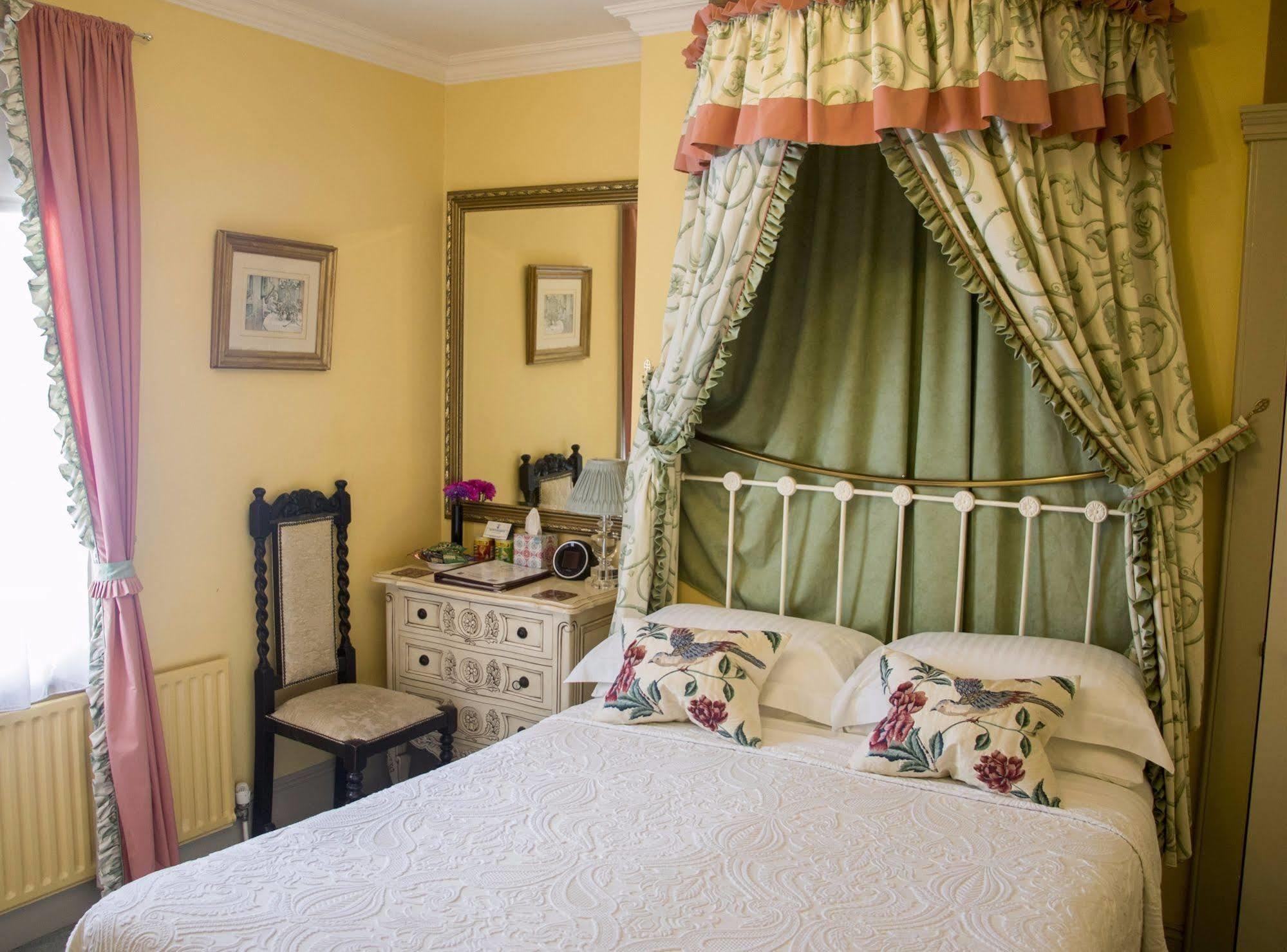 Albert & Victoria Guest House Истбурн Экстерьер фото