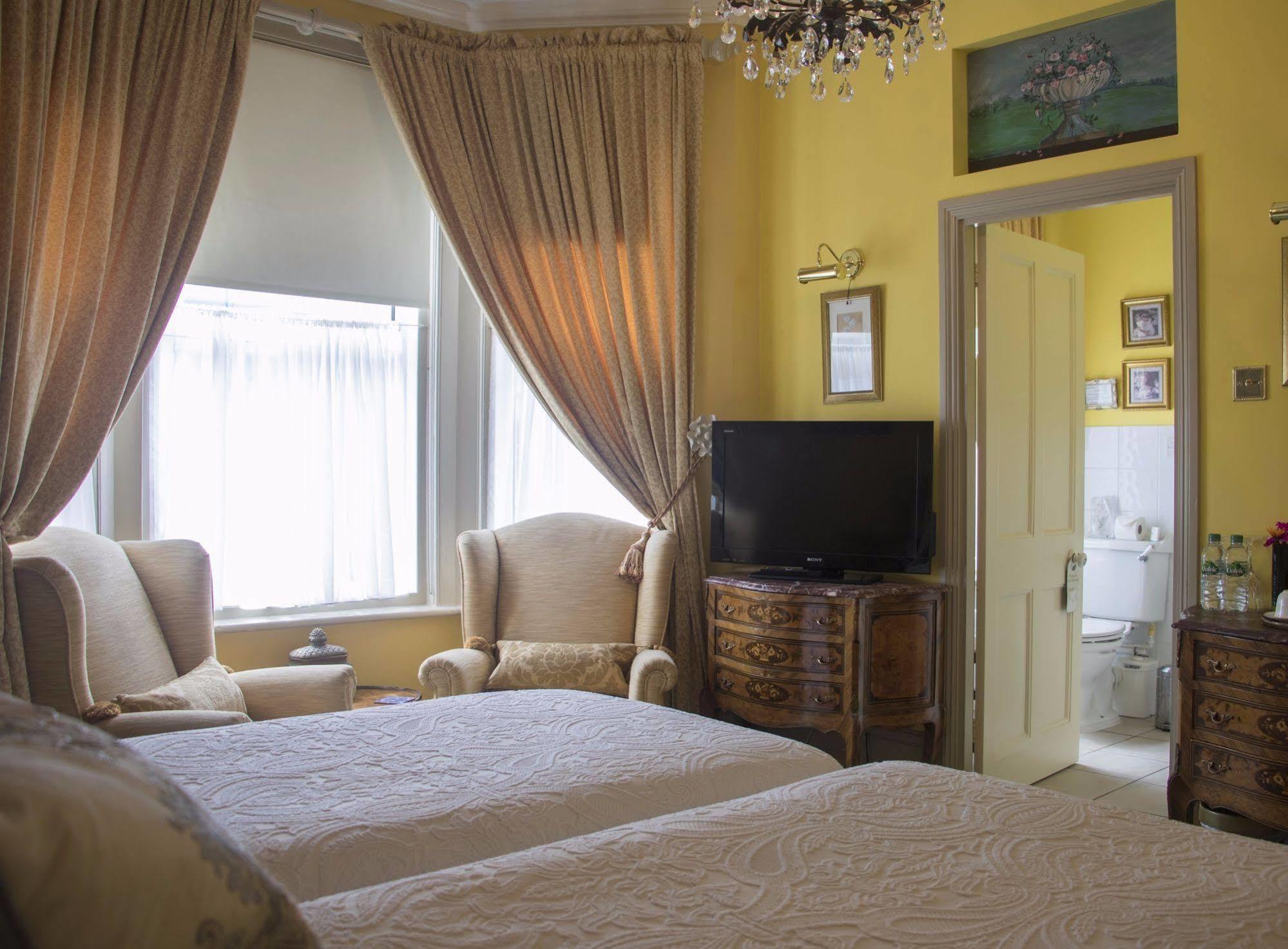 Albert & Victoria Guest House Истбурн Экстерьер фото